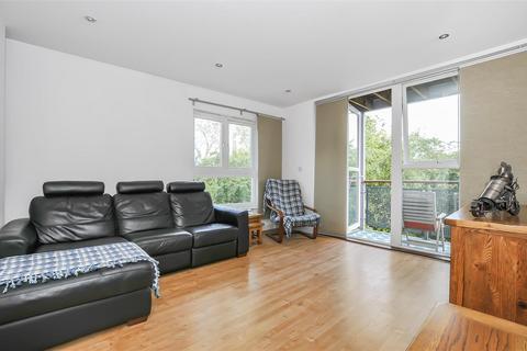 2 bedroom apartment for sale, Langhorn Drive, Twickenham