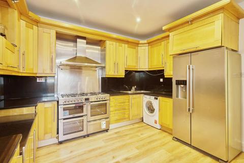 5 bedroom terraced house to rent, Wavertree Road, London SW2