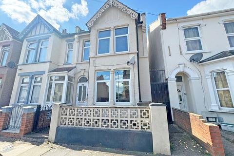 3 bedroom end of terrace house for sale, Pelham Road, Ilford, Essex, IG1