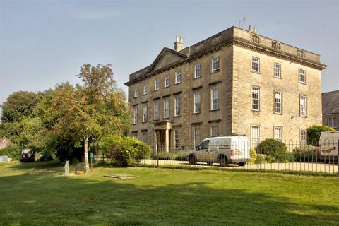 5 bedroom flat for sale, Monkton Park, Chippenham