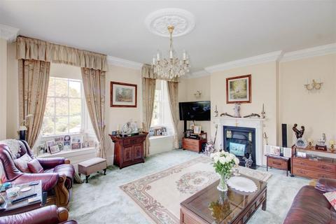 5 bedroom flat for sale, Monkton Park, Chippenham