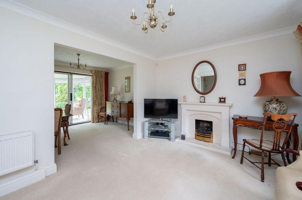 Sitting Room/ Dining Room