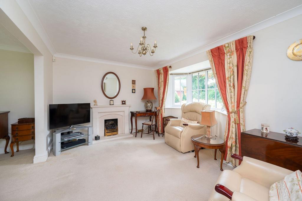 Sitting Room/ Dining Room