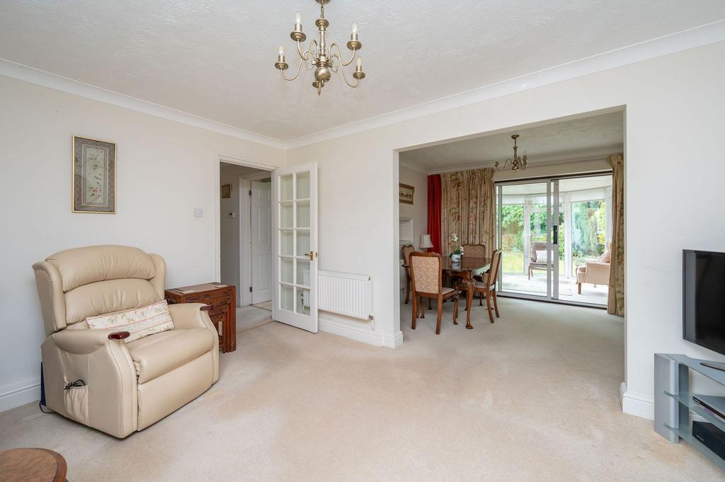 Sitting Room/ Dining Room