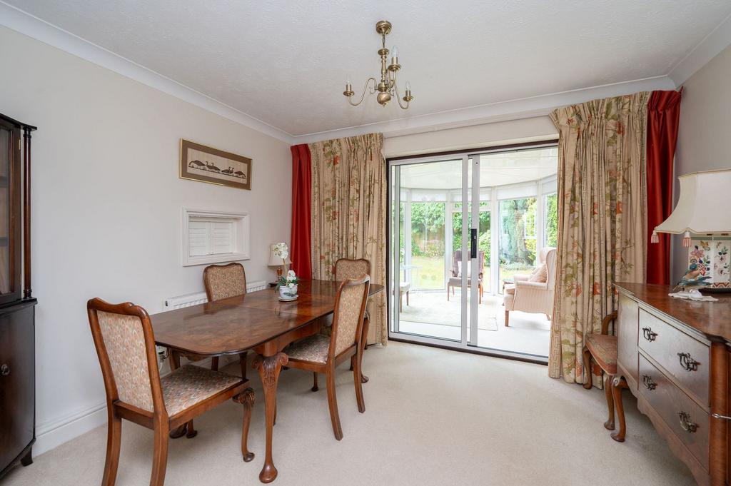 Sitting Room/ Dining Room