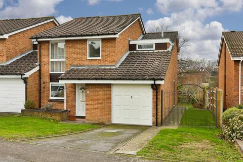 3 Hillcrest Close, Epsom, KT18 5JY