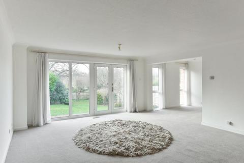 3 Hillcrest Close, Epsom, KT18 5JY