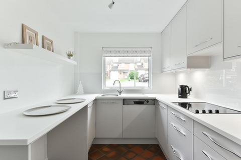 3 Hillcrest Close, Epsom, KT18 5JY