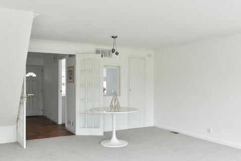 3 Hillcrest Close, Epsom, KT18 5JY