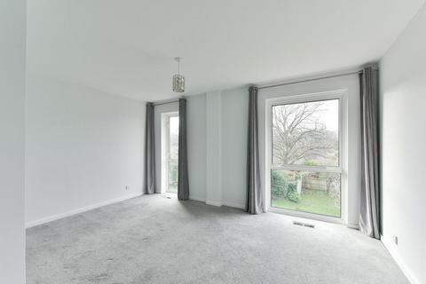 3 Hillcrest Close, Epsom, KT18 5JY