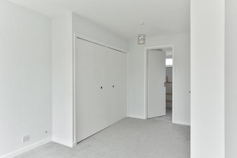 3 Hillcrest Close, Epsom, KT18 5JY