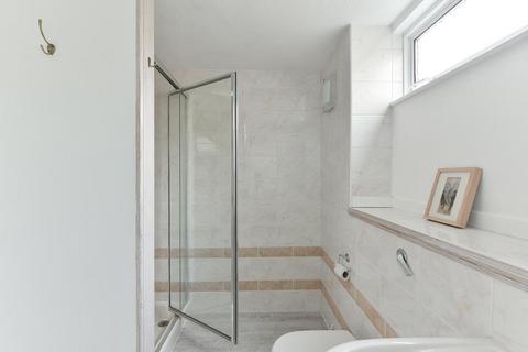 3 Hillcrest Close, Epsom, KT18 5JY