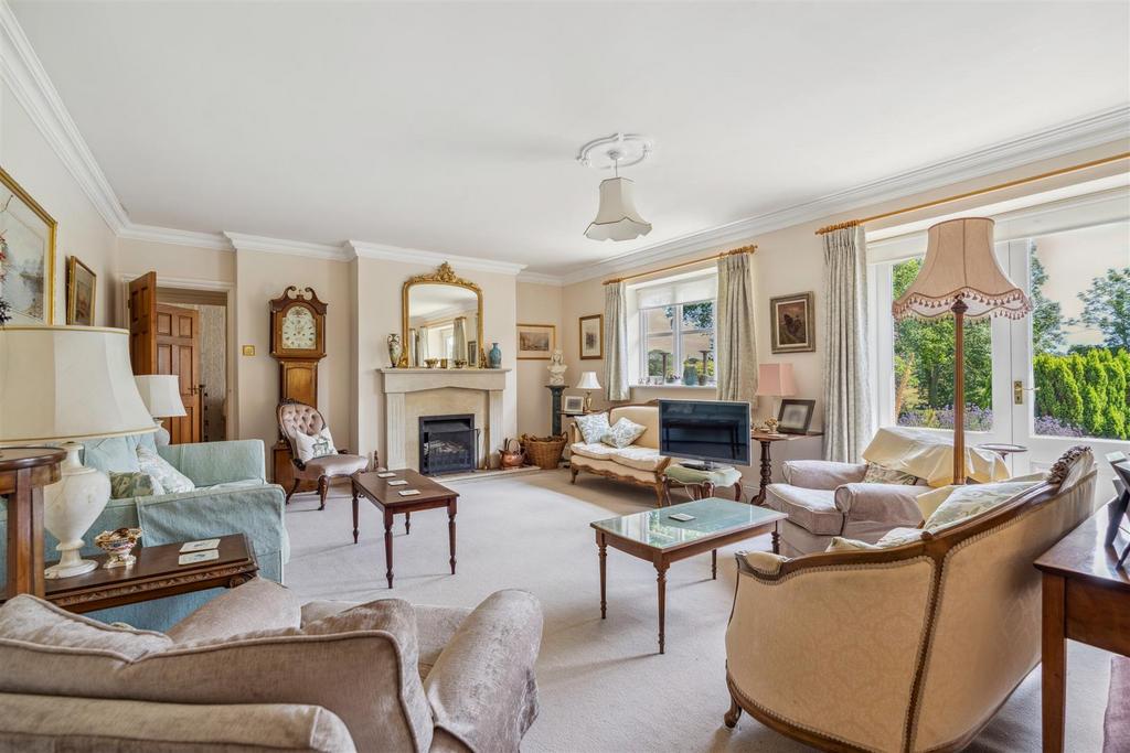 Buckland Common, Tring 4 bed detached house for sale £1,800,000