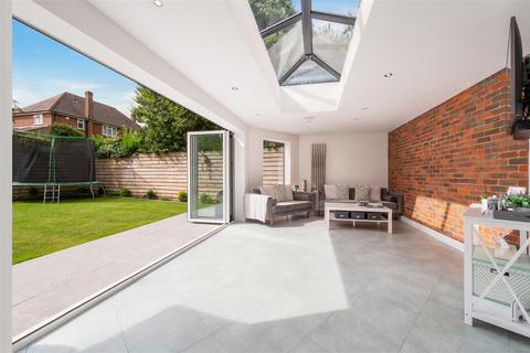 3 Ellington Way, Epsom, KT18 5TA