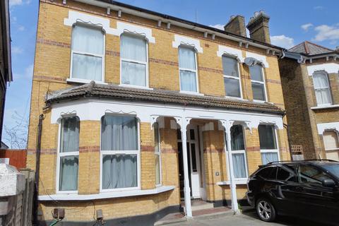 Studio to rent, Oakfield Road, Croydon CR0