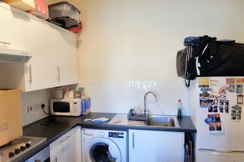 Studio to rent, Oakfield Road, Croydon CR0