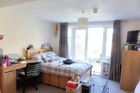 Studio to rent, Oakfield Road, Croydon CR0