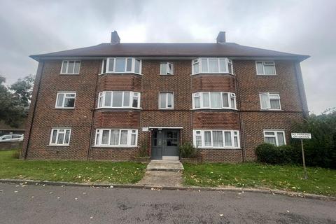 2 bedroom flat to rent, Pevensey Avenue, EN1