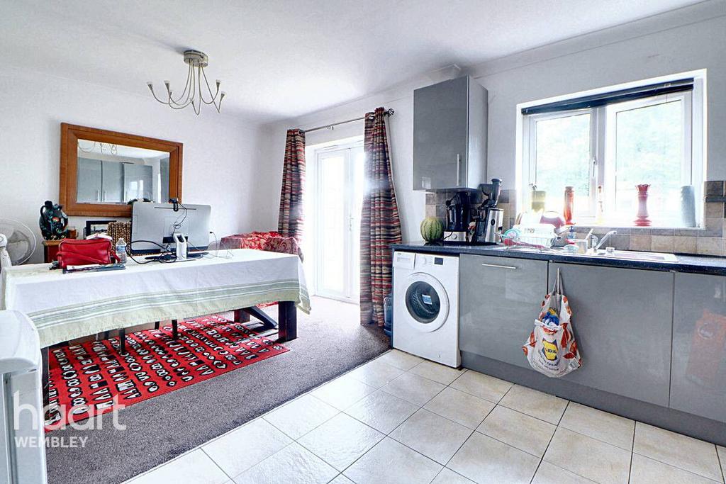 Wembley Park 5 bed semidetached house for sale £850,000