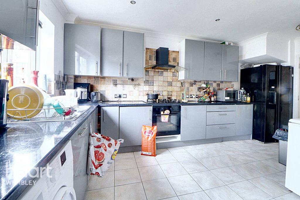 Wembley Park 5 bed semidetached house for sale £850,000