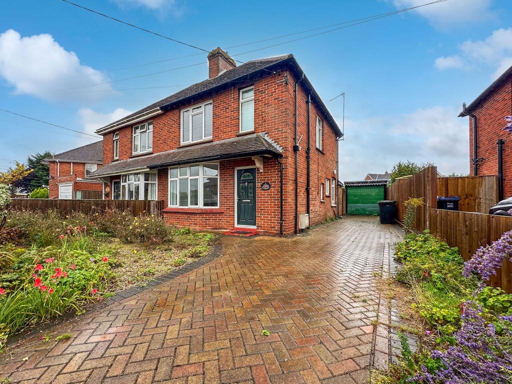 Eastleigh Road, Devizes SN10 3 bed semidetached house for sale £300,000