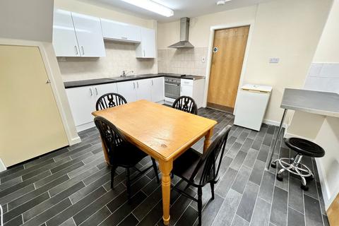 4 bedroom end of terrace house to rent, Hylton Road, Sunderland, SR4