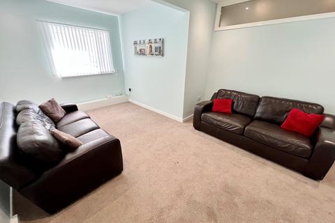 4 bedroom end of terrace house to rent, Hylton Road, Sunderland, SR4