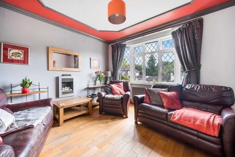17 Mead Way, Coulsdon, CR5 1PP
