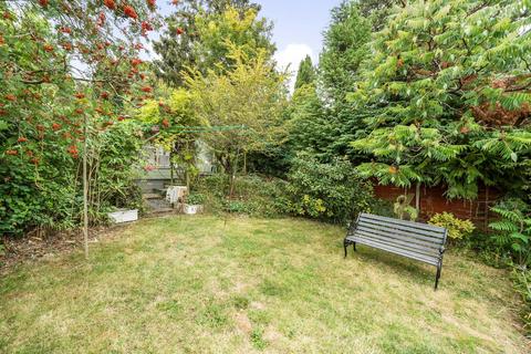 17 Mead Way, Coulsdon, CR5 1PP