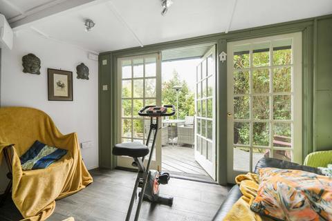 17 Mead Way, Coulsdon, CR5 1PP