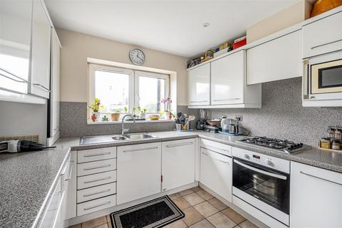 2 bedroom flat for sale, Admiral Walk, London W9