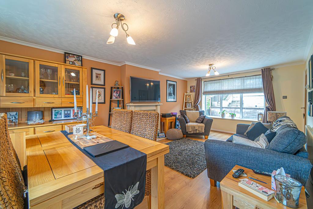 Lounge/Dining Room