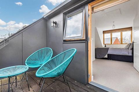 10 Cornell Gardens, Barnet, EN4 8FS