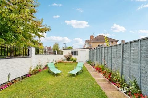 5 bedroom end of terrace house for sale, Summit Road, Northolt Village