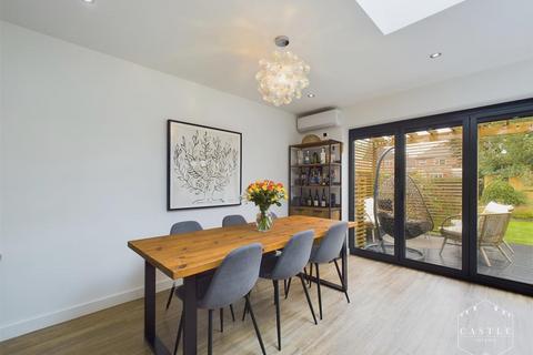 13 Sunnyside, Hinckley, LE10 1TE