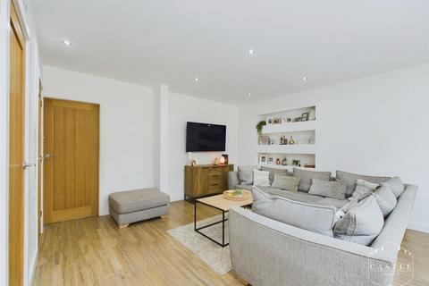 13 Sunnyside, Hinckley, LE10 1TE