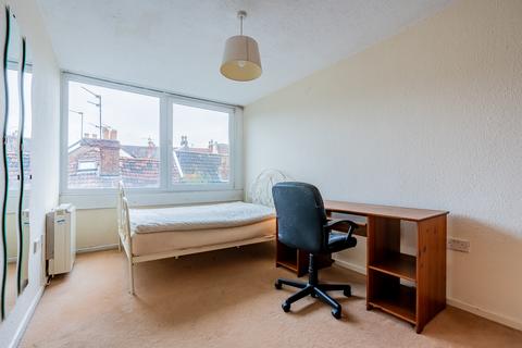271 High Kingsdown, Bristol, BS2 8DF