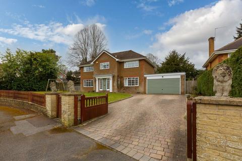 4 bedroom detached house to rent, Blair Drive, Sevenoaks TN13 3JR