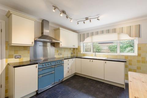 4 bedroom detached house to rent, Blair Drive, Sevenoaks TN13 3JR