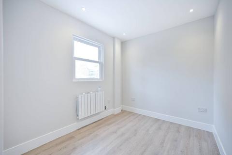 2 bedroom flat to rent, Crown Road, St Margarets, Twickenham, TW1