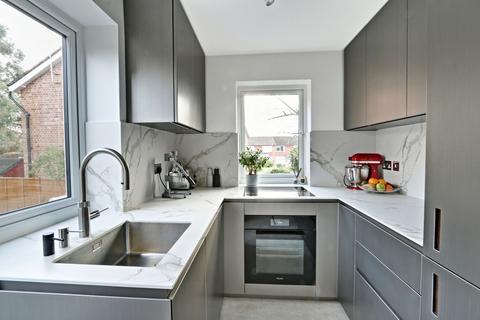 2 bedroom maisonette for sale, Bramley Close, London N14