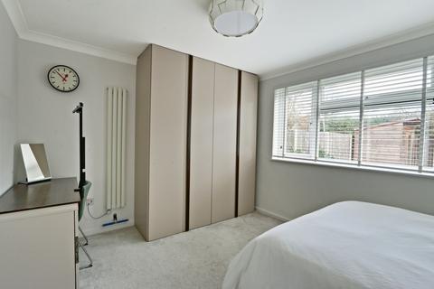 2 bedroom maisonette for sale, Bramley Close, London N14