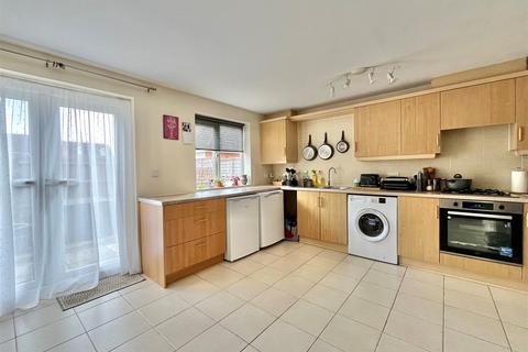 3 bedroom end of terrace house for sale, Woodvale, Gloucester GL2