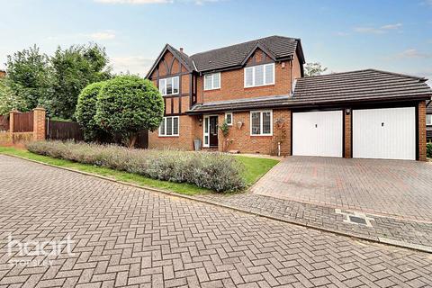 4 bedroom detached house for sale, Greenside Park, Luton