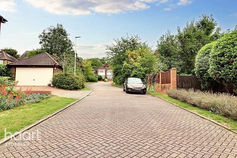 4 bedroom detached house for sale, Greenside Park, Luton