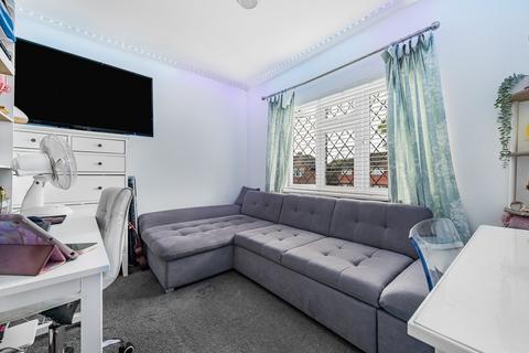 26 Kent Close, Staines-upon-thames, TW18 1PL
