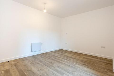 2 bedroom flat to rent, at Hairpin House, Flat 327, Hairpin House, Bradford Street, Digbeth B12