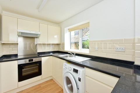 2 bedroom ground floor flat for sale, Wyllyotts Close, Potters Bar, EN6