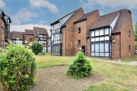 2 bedroom ground floor flat for sale, Wyllyotts Close, Potters Bar, EN6