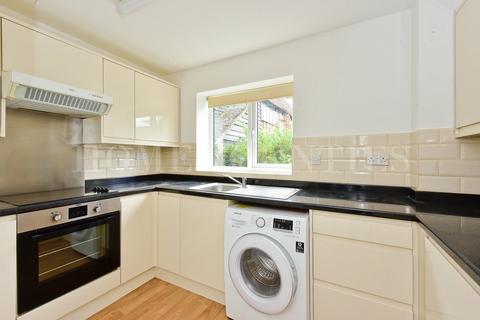 2 bedroom ground floor flat for sale, Wyllyotts Close, Potters Bar, EN6